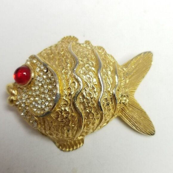 Vintage Large Fish Brooch, Gold Tone Red Rhinestone Eye, Retro Lapel Pin, Estate - Picture 7 of 7